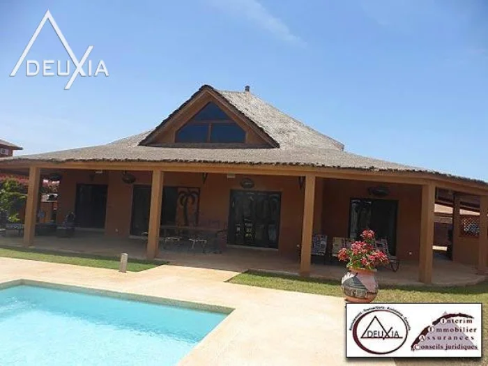 Villa de 5 chambres en location Nianing — réf. NIAG917L