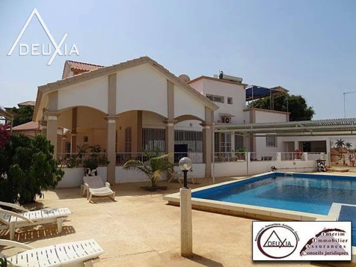 Villa de 7 chambres en vente Saly — réf. SV575